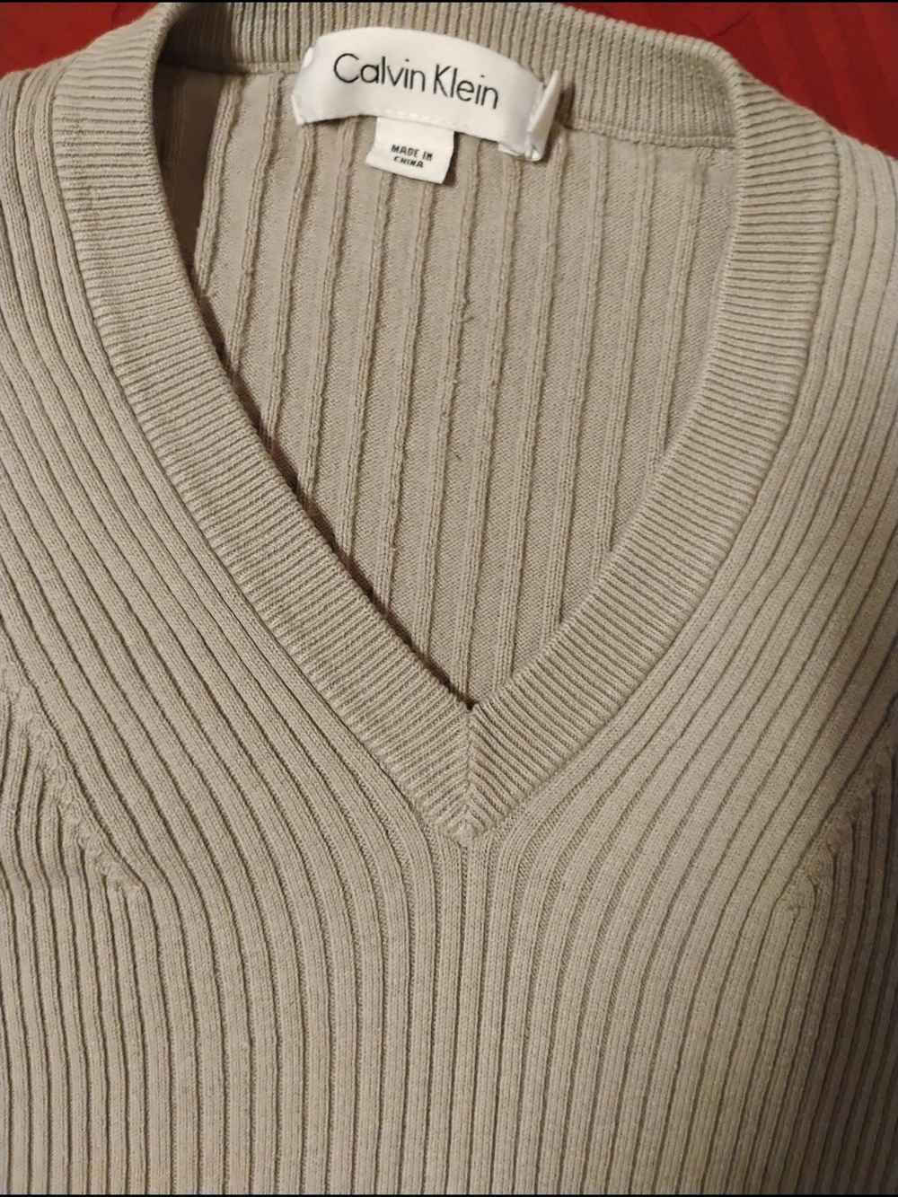 Calvin Klein Ribbed V-Neck Sweater in Beige 22 inches p2p - Picture 2 of 7